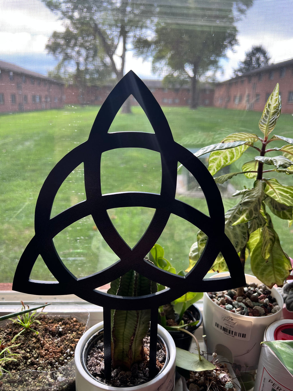 Triquetra Trellis
