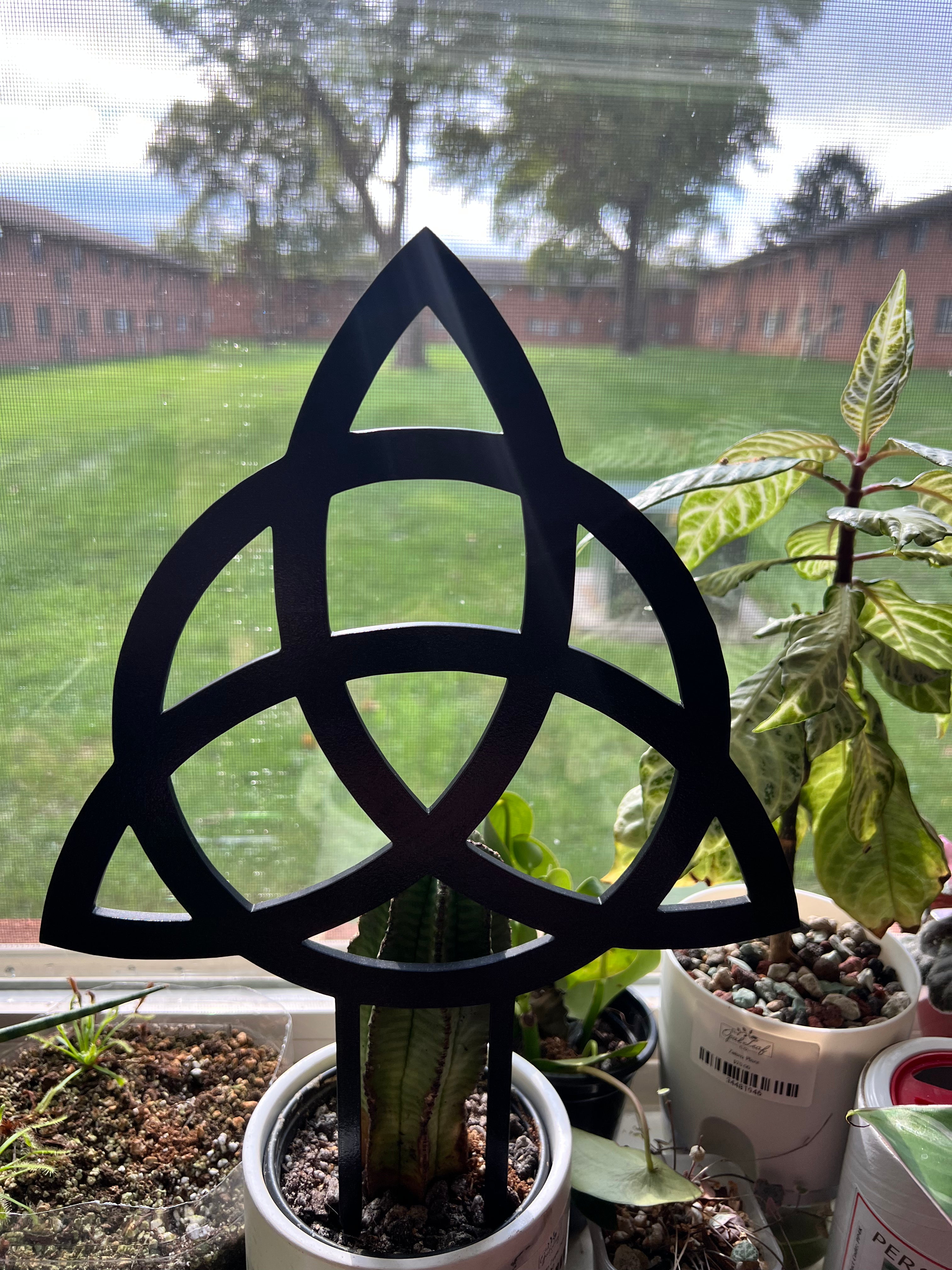 Triquetra Trellis